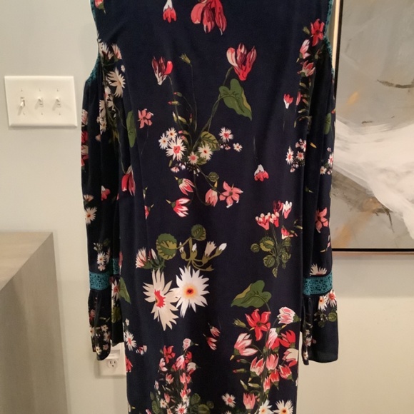 Chelsea & Violet cold shoulder dress - Picture 5 of 8